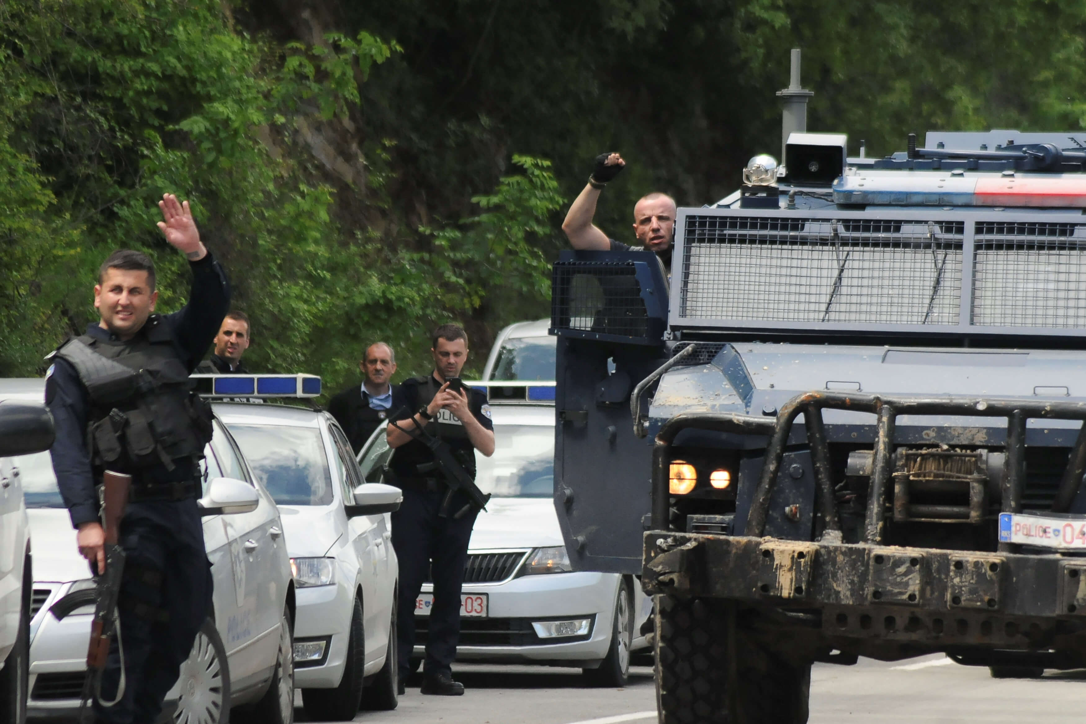 Κόσοβο: Αποχωρούν οι ειδικές δυνάμεις από τα βόρεια της χώρας – 28 συλλήψεις [pics]