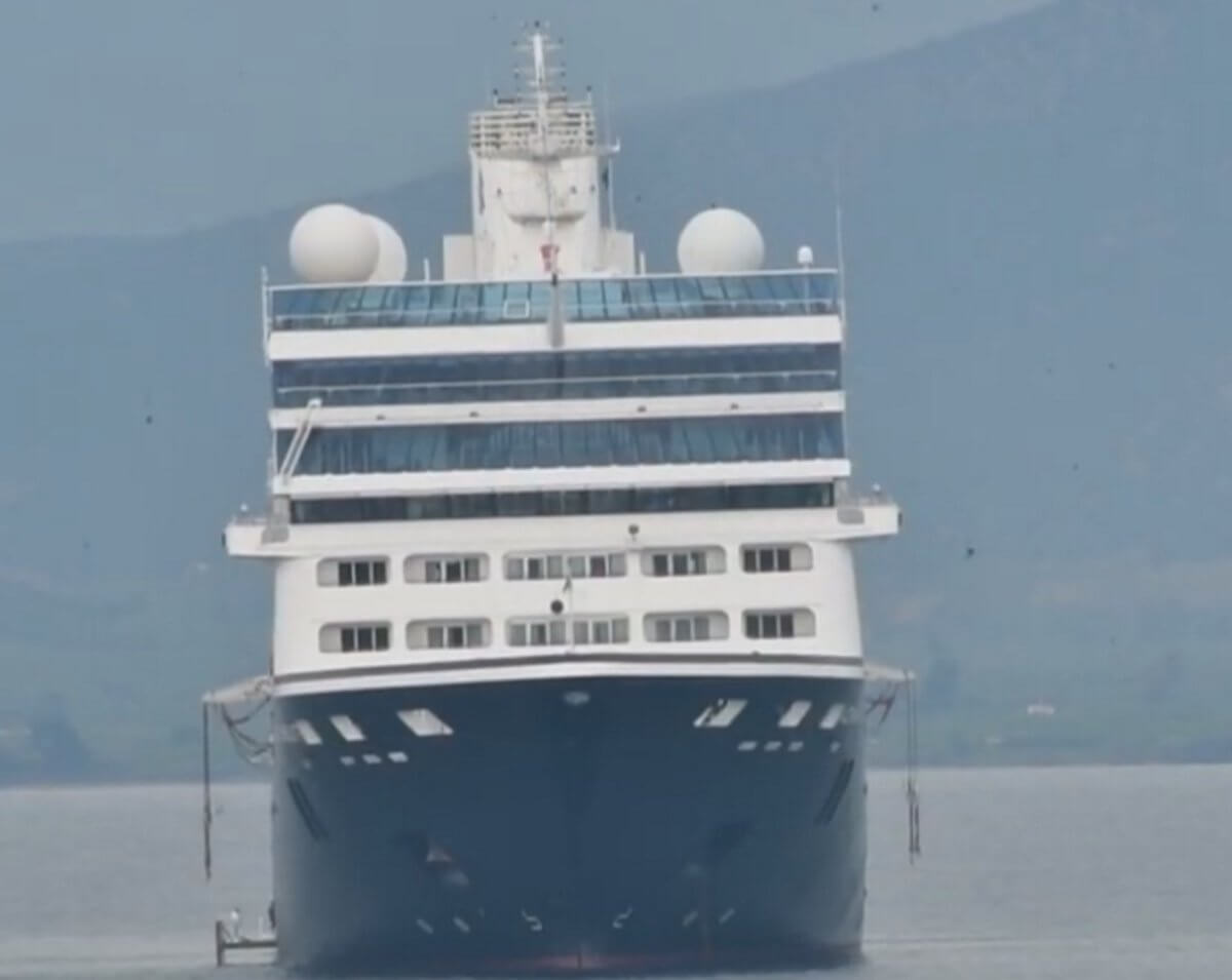 Ναύπλιο: Το ιστιοφόρο και το πολυτελές κρουαζιερόπλοιο μαγνήτισαν τα βλέμματα – Νέες αφίξεις τουριστών – video