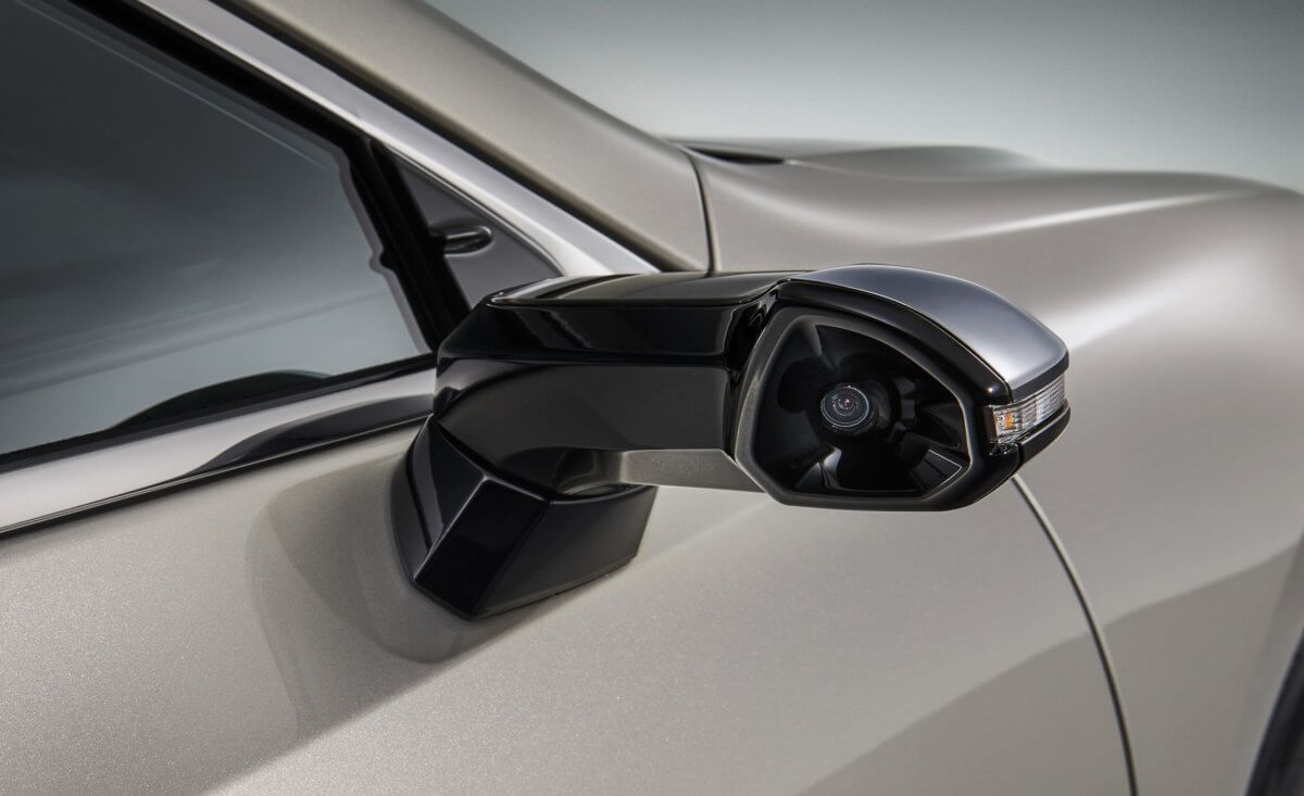 Ύστερα από τις ζάντες, τώρα κλέβουν και τους καθρέφτες των αυτοκινήτων