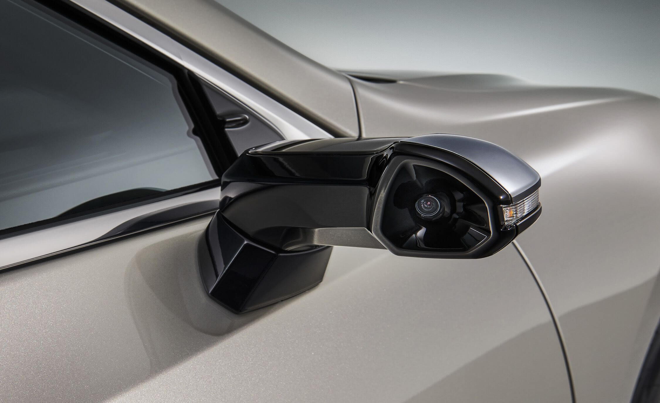 Ύστερα από τις ζάντες, τώρα κλέβουν και τους καθρέφτες των αυτοκινήτων