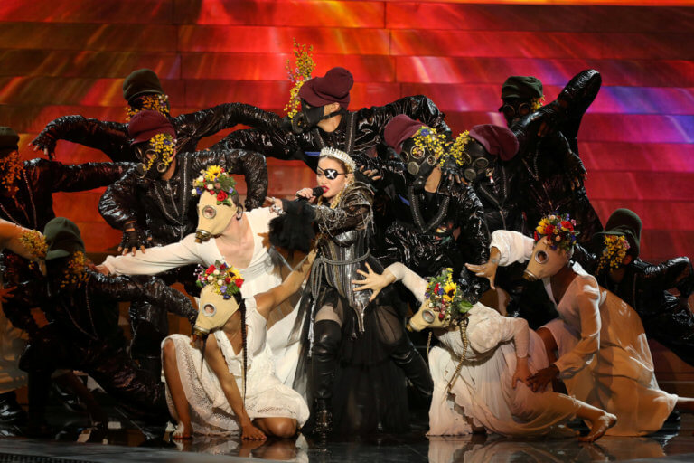 Eurovision 2019: Μαντόνα… καρικατούρα, εμφάνιση παρωδία – Η «Βασίλισσα» είναι γυμνή – video