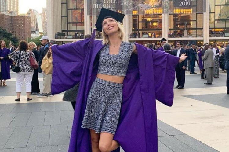 Μαρία Ολυμπία: Σέξι εμφάνιση με μαγιό μετά την αποφοίτησή της!