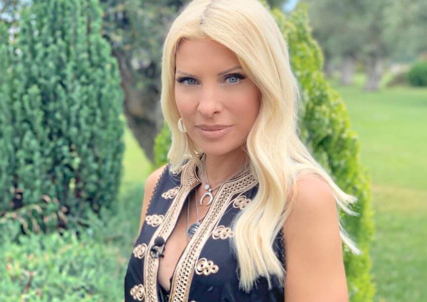 Vintage: Η Ελένη Μενεγάκη ως «άλλη» Barbie μέσα στο κουκλόσπιτό της! [pic]