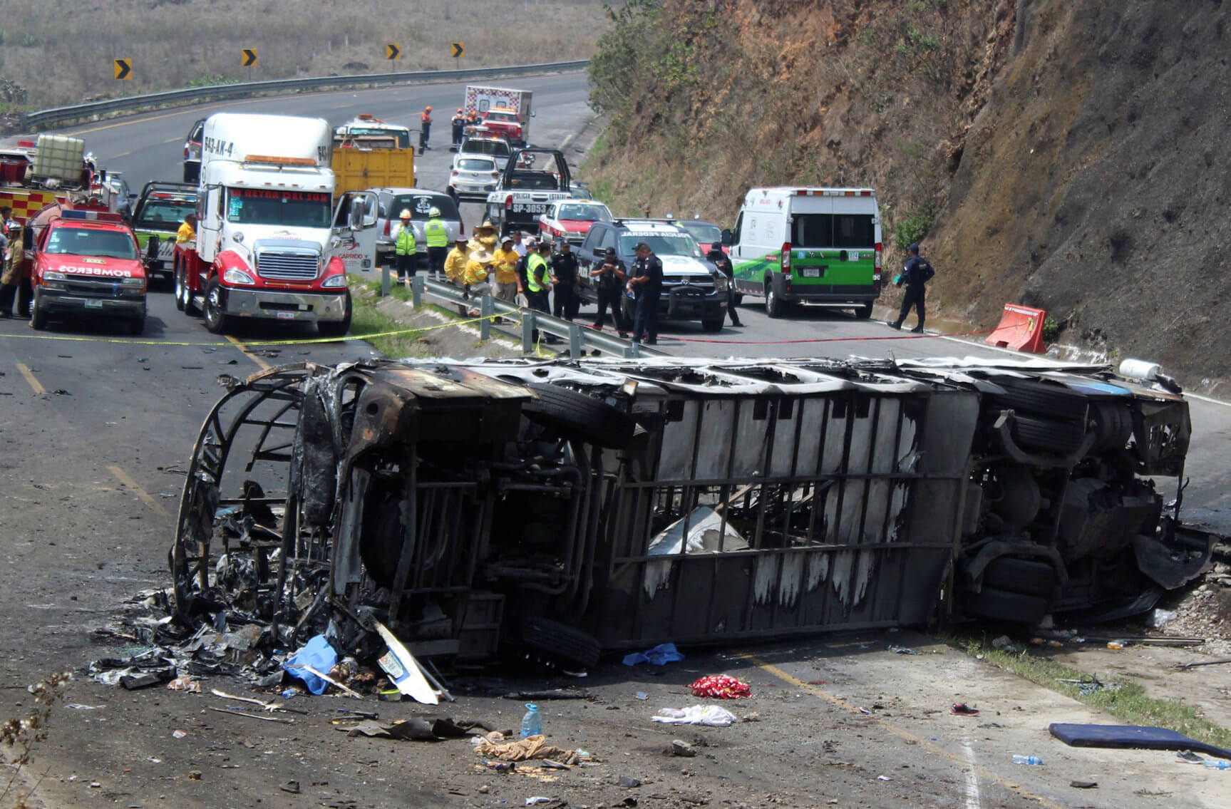Τραγωδία στο Μεξικό: Τουλάχιστον 21 νεκροί σε τροχαίο με λεωφορείο [pics]