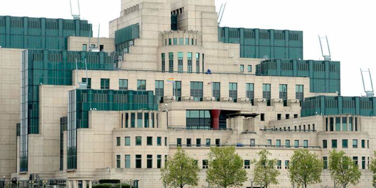 Τους επόμενους…Τζέιμς Μποντ αναζητεί η ΜΙ6 μέσω αγγελίας στο Διαδίκτυο
