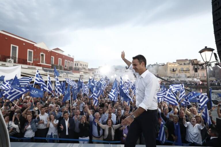 Ευρωεκλογές: Ο Μητσοτάκης στο Περιστέρι για να «σβήσει» τον… ψυκτικό