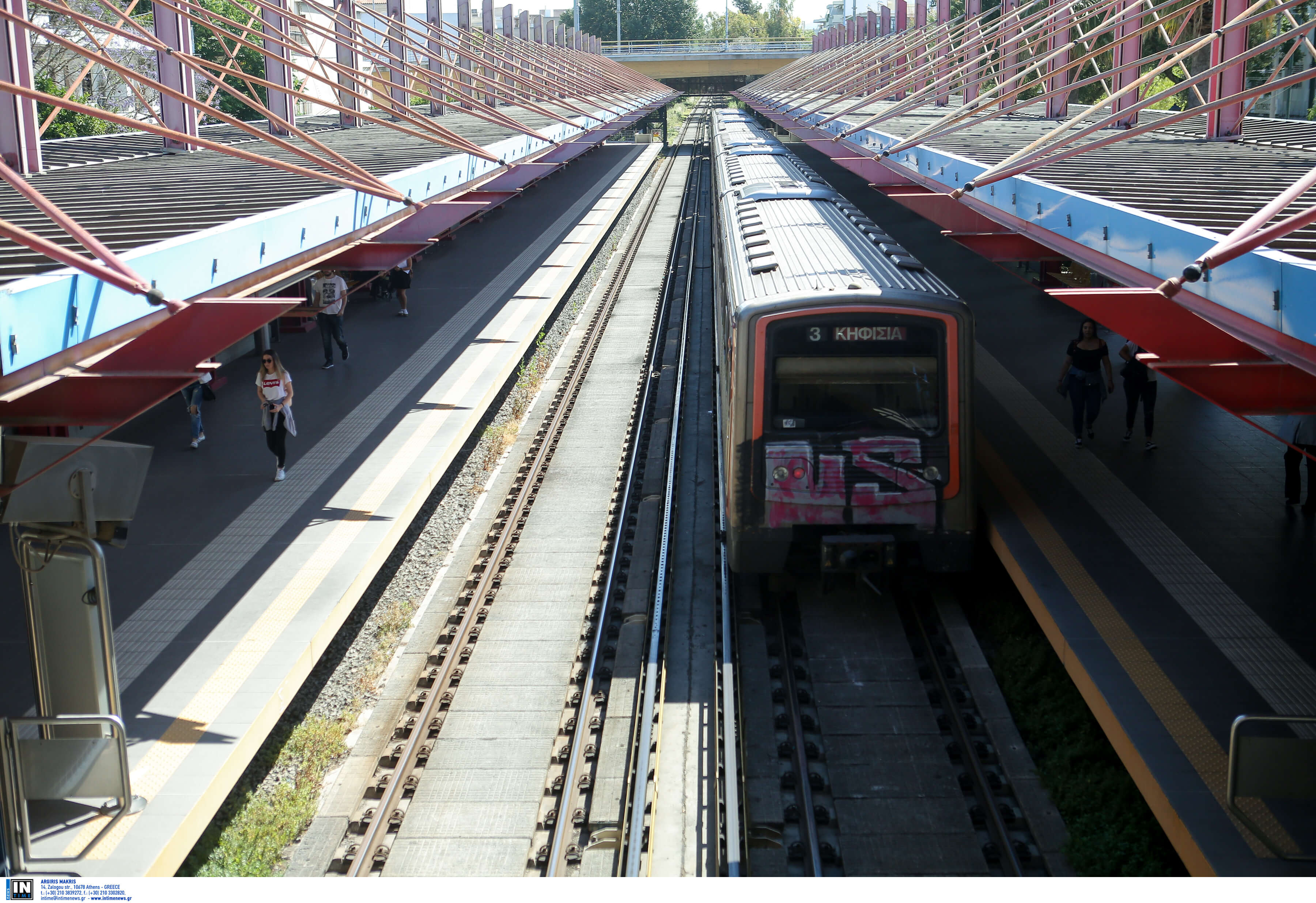 Συγκλονίζει η Έλενα Ακρίτα για την αυτοκτονία της 14χρονης στο Μοσχάτο