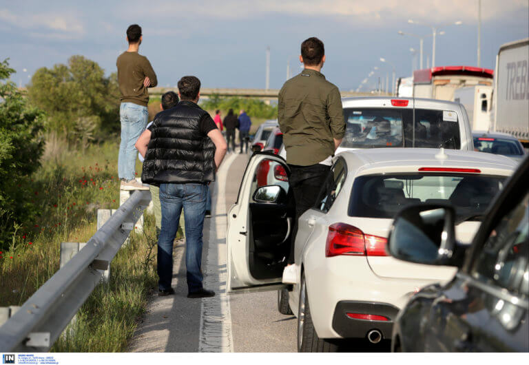 Θεσσαλονίκη: Καραμπόλα 6 αυτοκινήτων κοντά σε διόδια – Κυκλοφοριακό χάος στο ρεύμα προς Αθήνα!