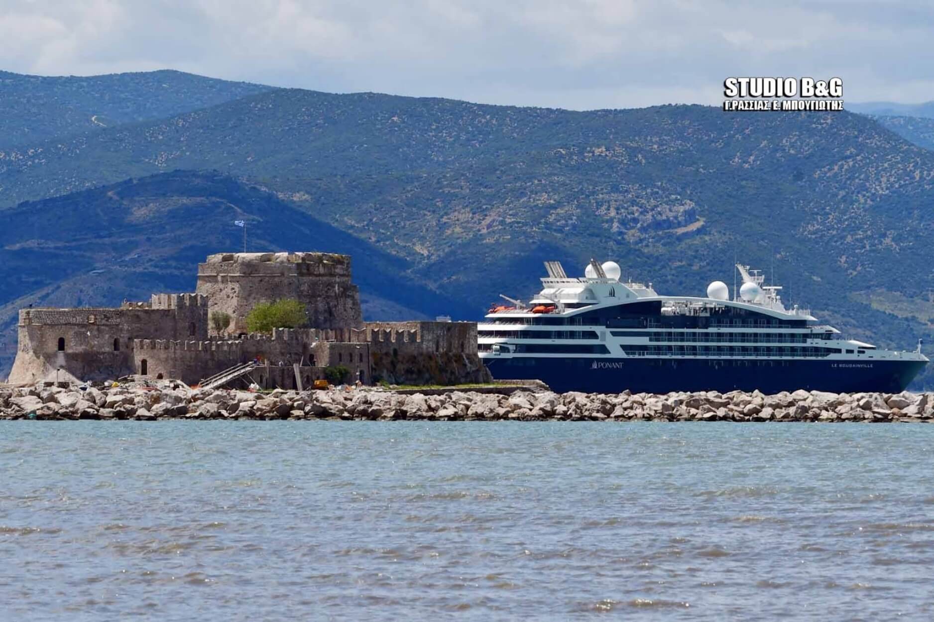 Ναύπλιο: Κοστίζει ακριβά αλλά είναι σκέτη απόλαυση – Το κρουαζιερόπλοιο που έκρυψε το Μπούρτζι