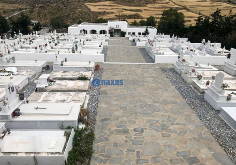 Το νεκροταφείο στις Κυκλάδες που δε λιώνουν οι νεκροί ! Προσοχή σκληρές εικόνες !