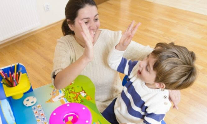 Τέλος στην ταλαιπωρία των παιδιών – “Μπαίνει στις ράγες” η ηλεκτρονική αποζημίωση των εργοθεραπειών