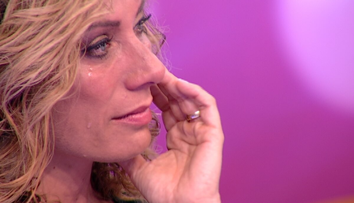 Δεν πήγε ο πατέρας της στο Πάμε Πακέτο! “Πάγωσε” η Βίκυ Χατζηβασιλείου!