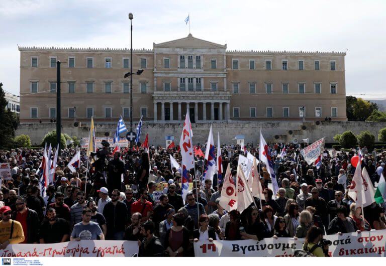 Πορείες και συγκεντρώσεις στο κέντρο της Αθήνας για την εργατική Πρωτομαγιά