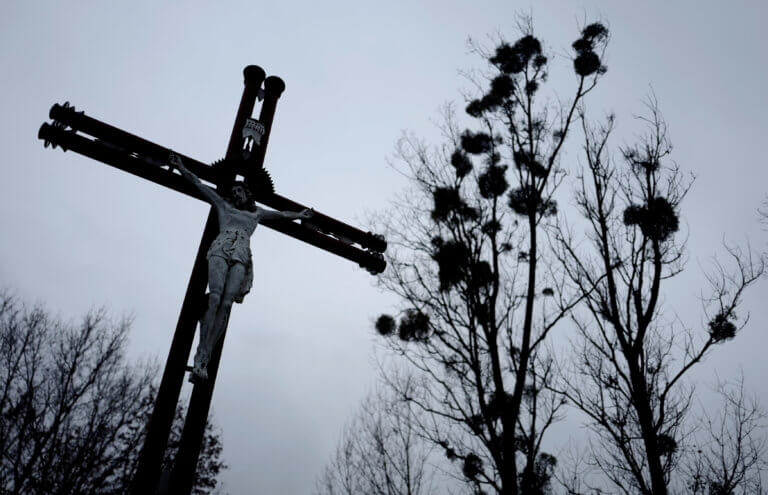 Πολωνία: Το σεξουαλική σκάνδαλο με ιερείς ρίχνει στα τάρταρα τα ποσοστά της κυβέρνησης