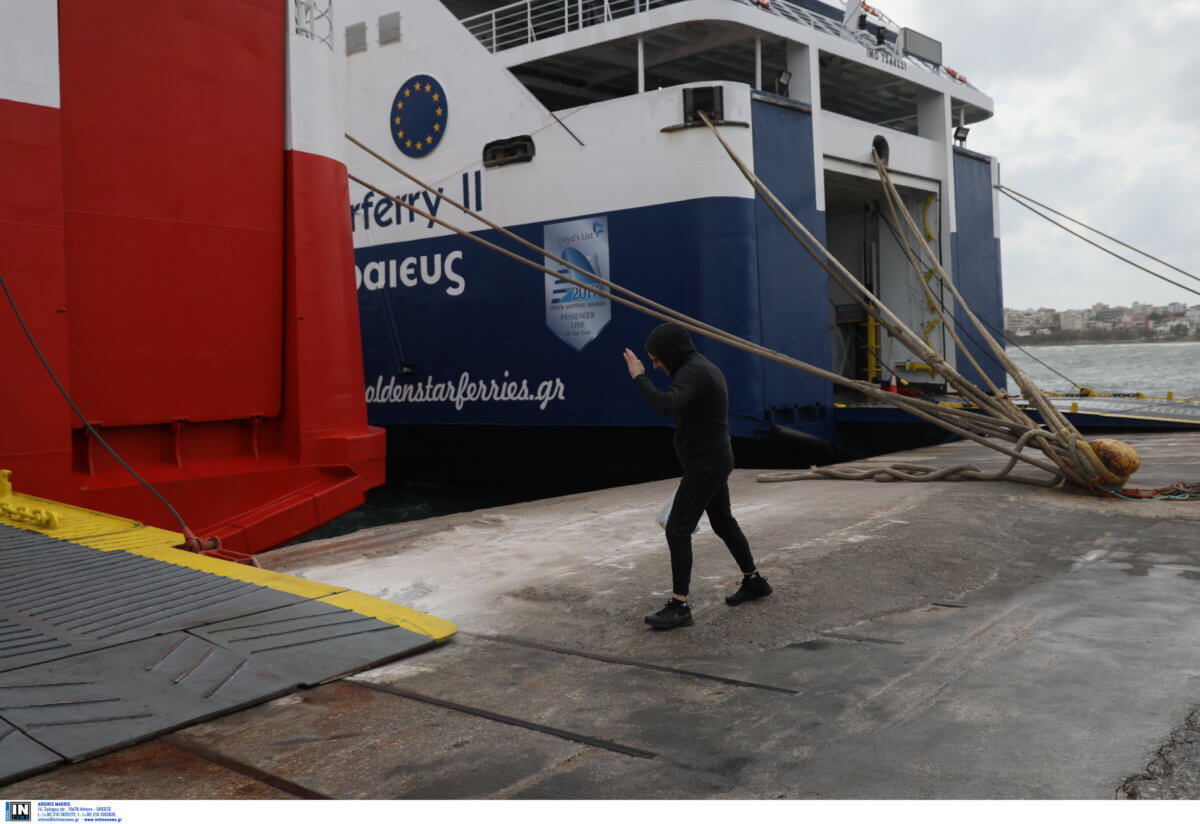 Απαγορευτικό απόπλου: Προβλήματα στα λιμάνια από τους θυελλώδεις ανέμους