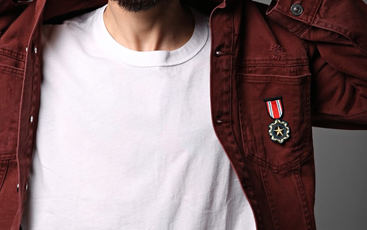 Έλληνας τραγουδιστής αποκαλύπτει: «Άντρες μου έστελναν φωτογραφίες και μου πρόσφεραν 2.000 ευρώ!»