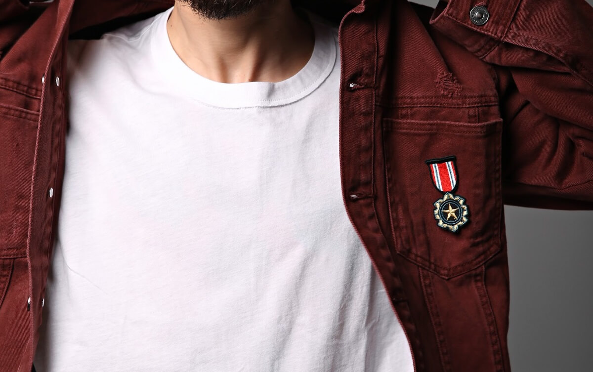 Έλληνας τραγουδιστής αποκαλύπτει: «Άντρες μου έστελναν φωτογραφίες και μου πρόσφεραν 2.000 ευρώ!»