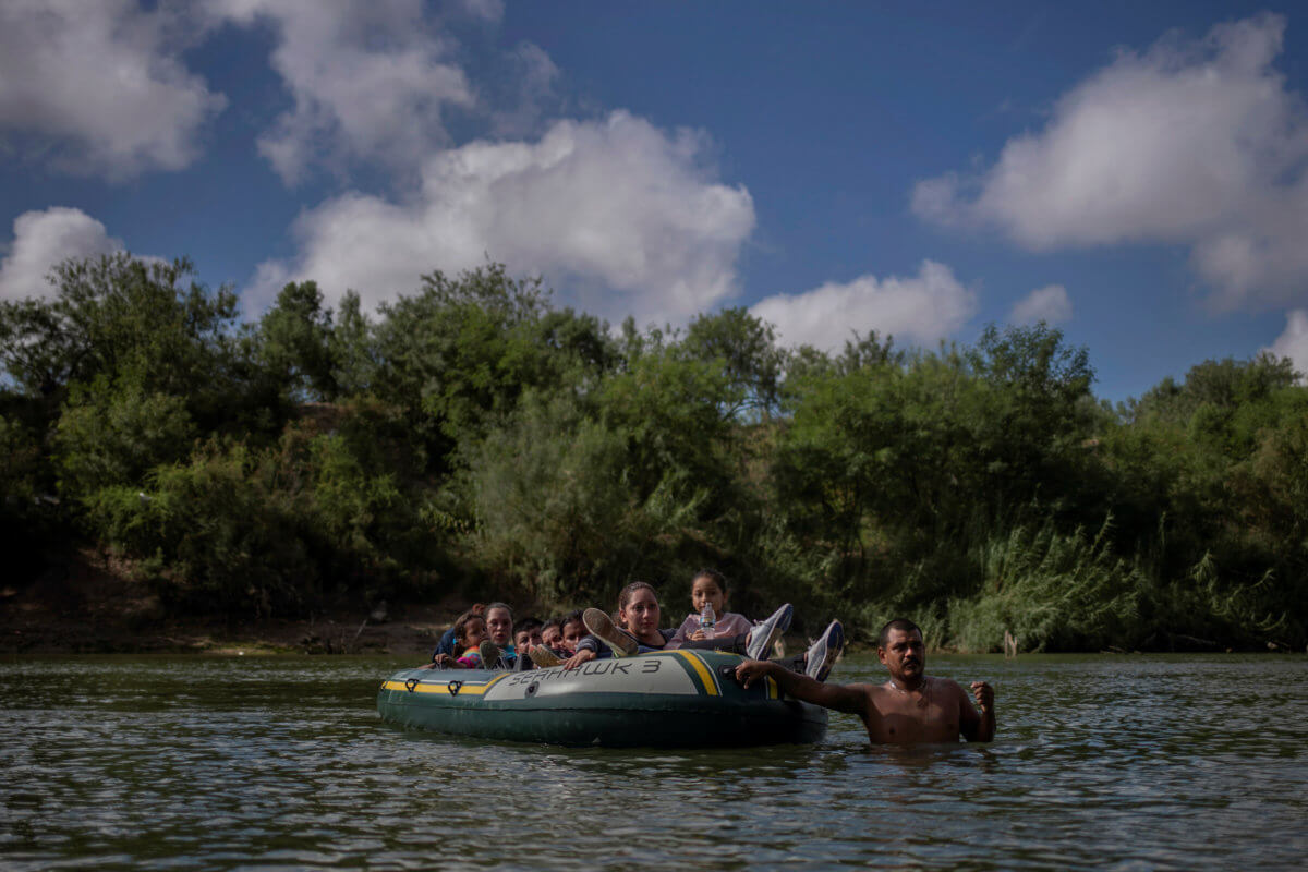 ΗΠΑ: Νεκρό βρέφος από ανατροπή βάρκας στον Ρίο Γκράντε – Τρεις αγνοούμενοι