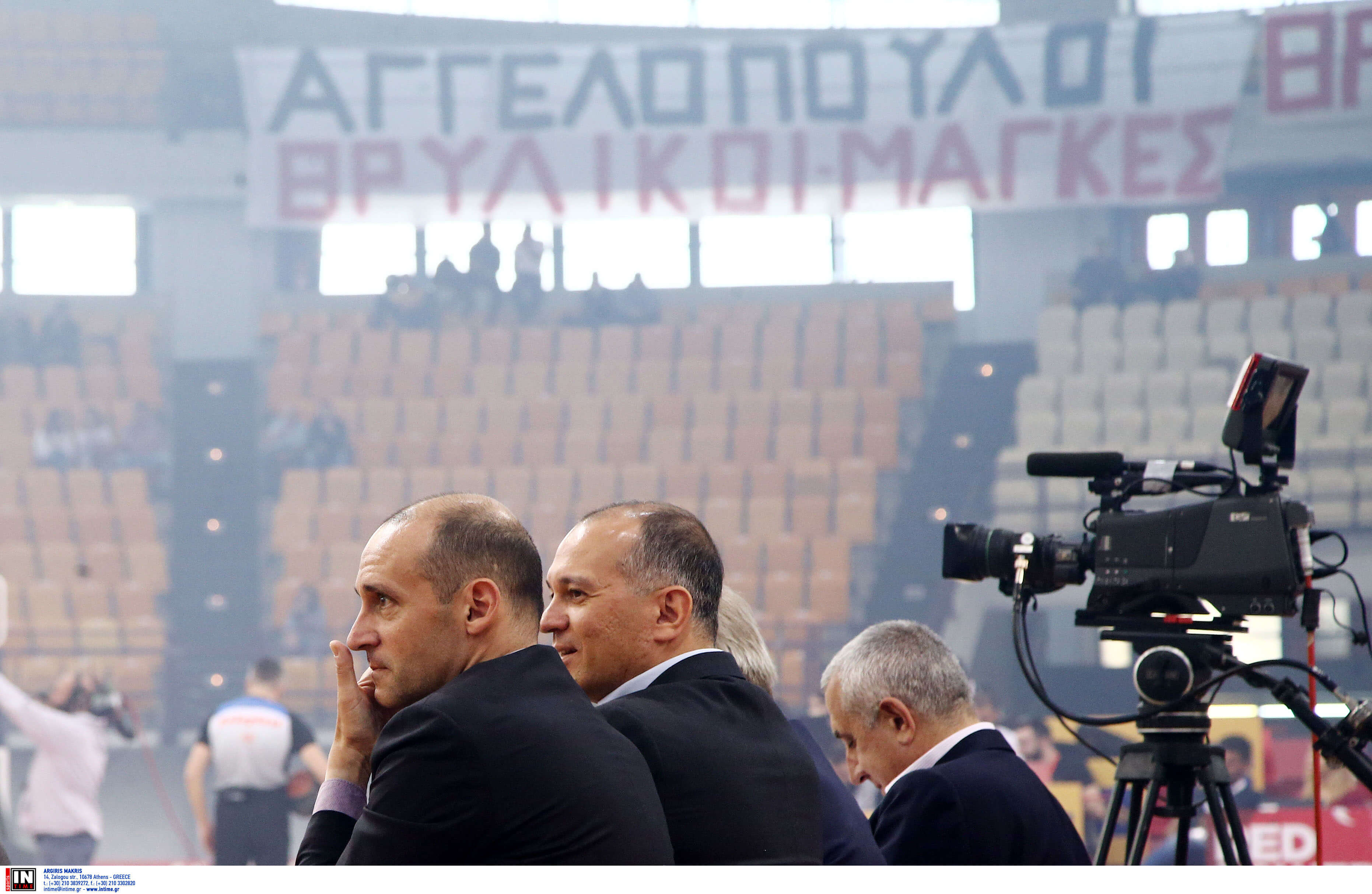 Πανό με μηνύματα στο ΣΕΦ! “Αφού δεν μας σέβεστε να μας φοβάστε…” [pics]