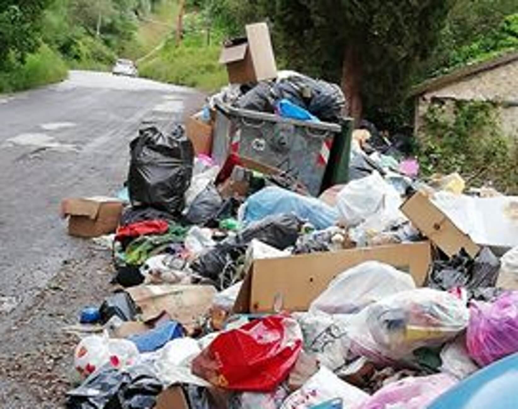 Κέρκυρα: Πνίγονται στα σκουπίδια – Εικόνες ντροπής λίγο πριν το φετινό καλοκαίρι [pics]