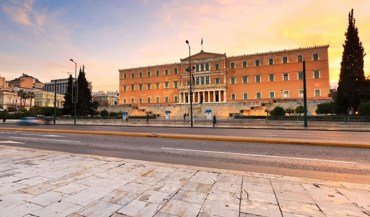 «Πρέπει να μπει θανατική ποινή, κρέμασμα στο Σύνταγμα, το παλιό, το ωραίο»!