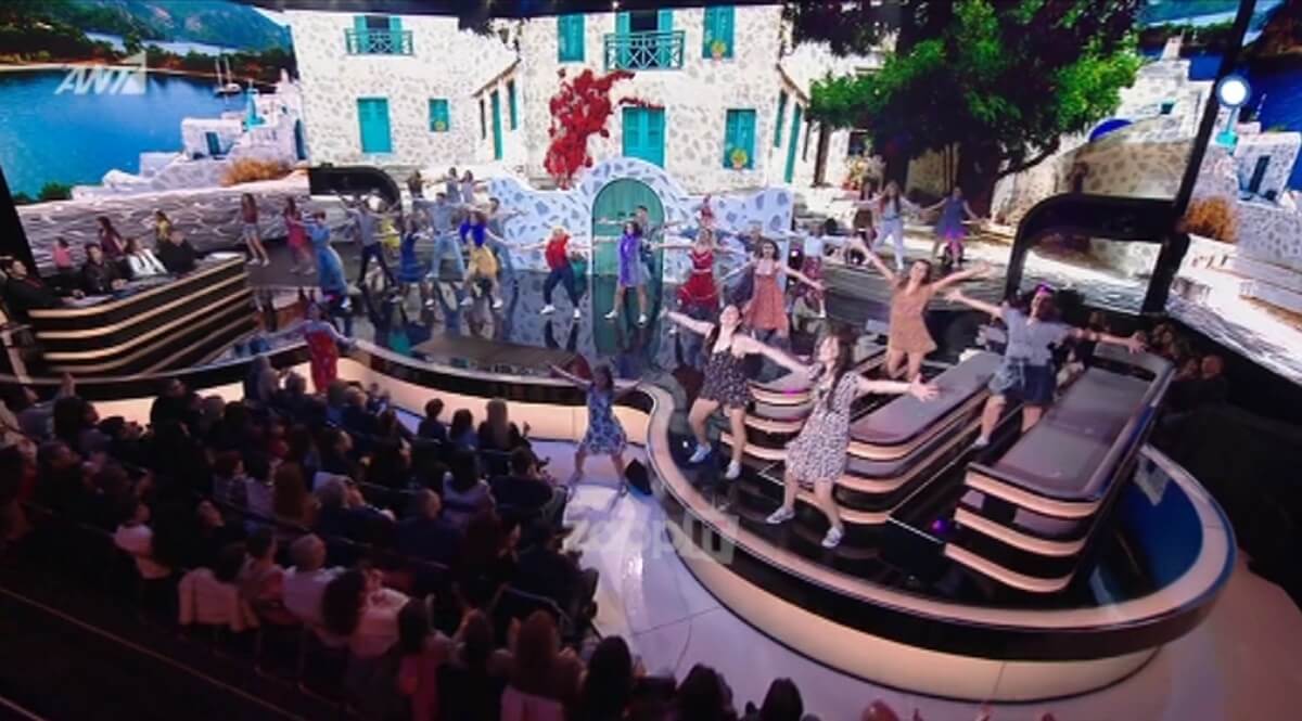 YFSF – Τελικός: Η Μαρία Μπεκατώρου άνοιξε τη βραδιά με χορό και τραγούδι!