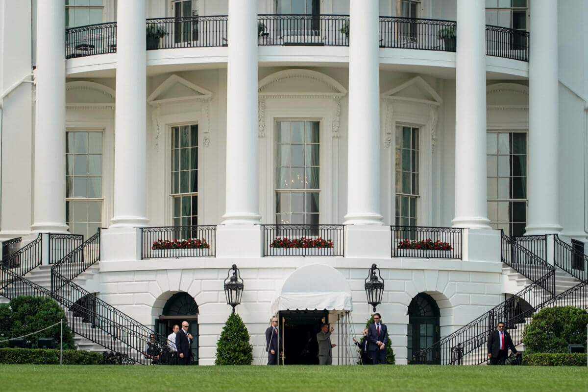 ΗΠΑ: Αποχωρεί από τον Λευκό Οίκο ο διευθυντής επικοινωνίας του Μάικ Πενς