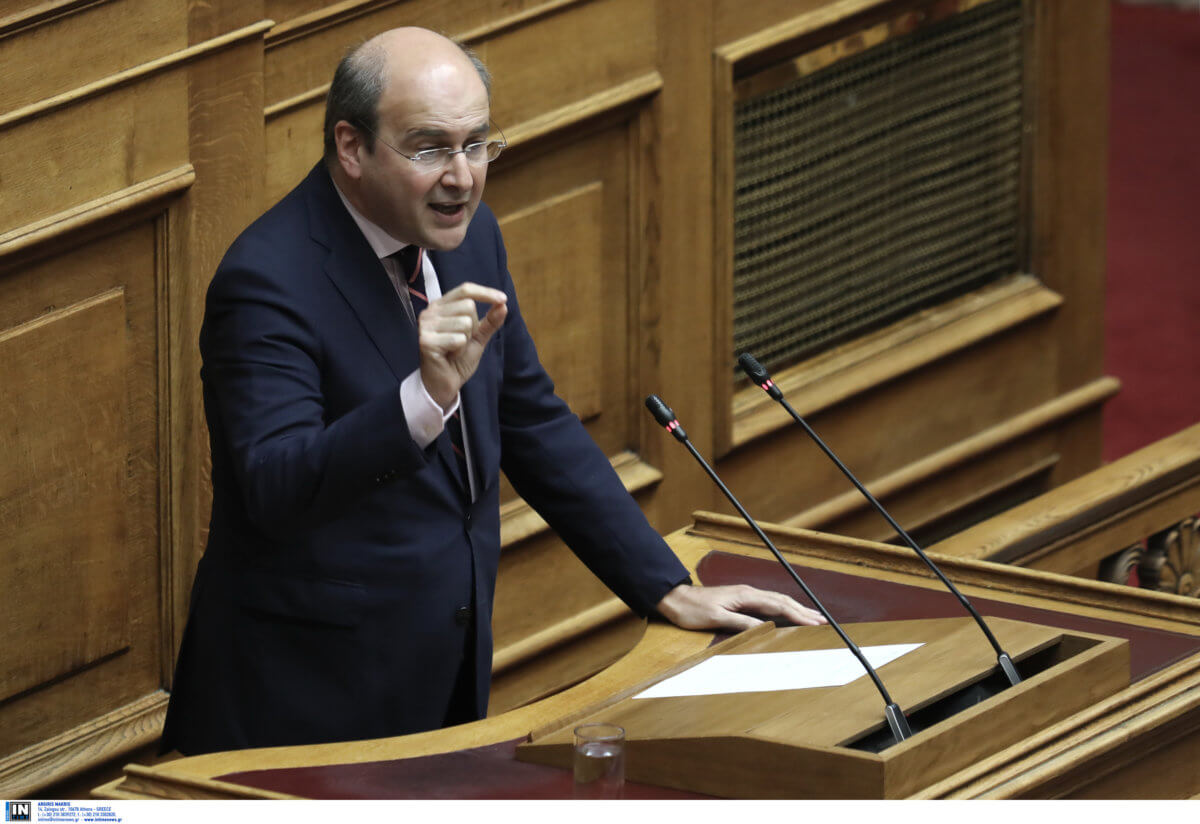 Χατζηδάκης: Η κυβέρνηση ακυρώνει τρία από δεκάδες μέτρα που έφερε