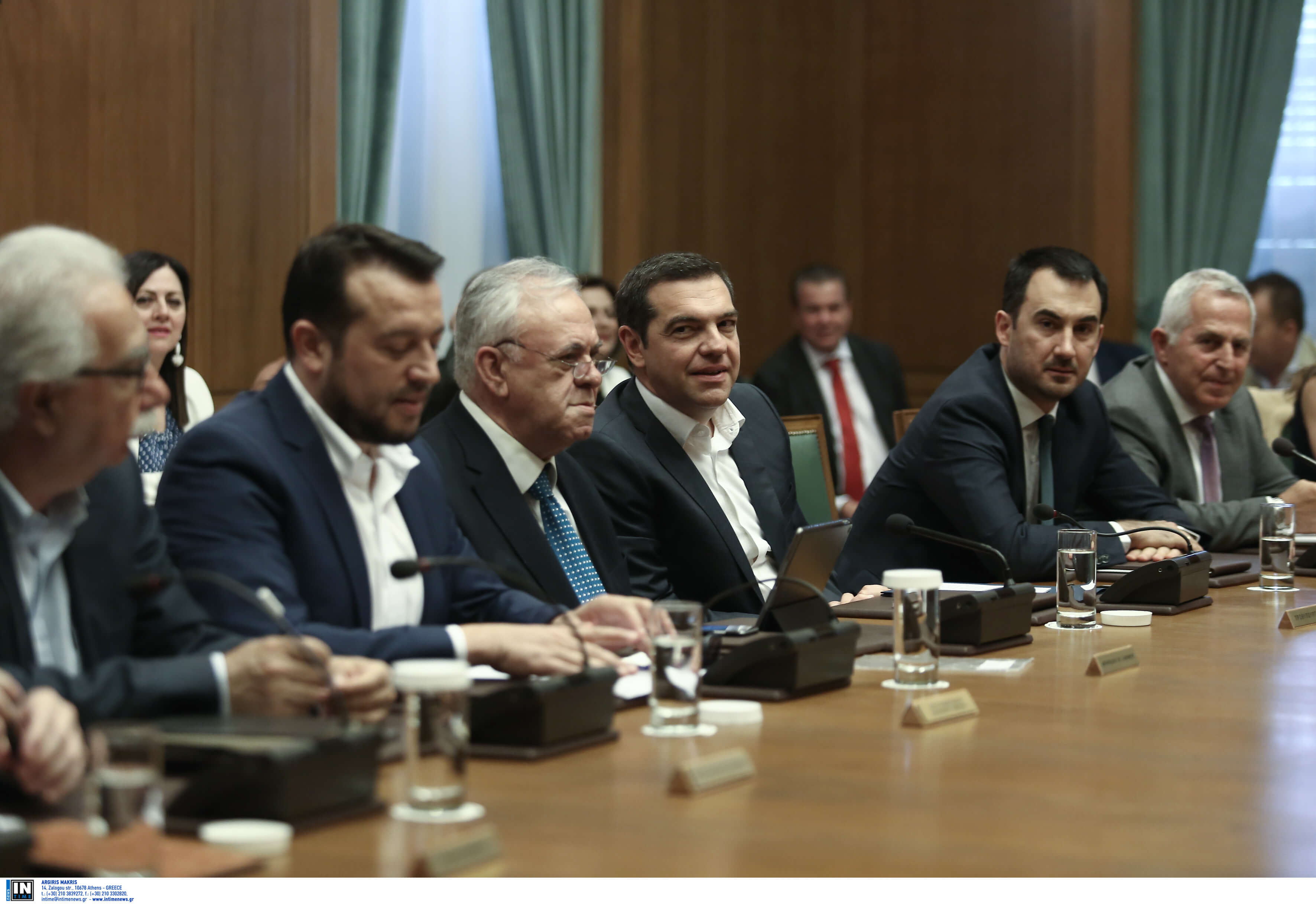 Υπουργικό συμβούλιο: Κλειστή η συνεδρίαση αλλά λαλίστατοι οι υπουργοί