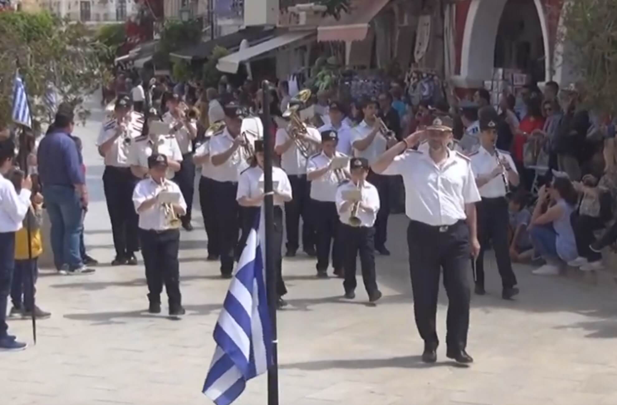 Ζάκυνθος: Η μαθητική παρέλαση για την ενσωμάτωση των Επτανήσων στην Ελλάδα – video