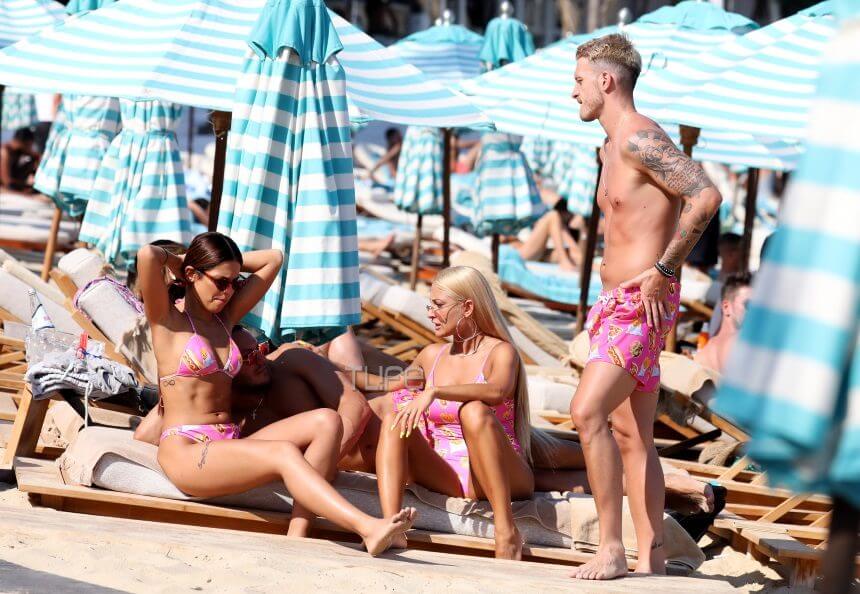 Ιωάννα Τούνη-Νώντας Παπαντωνίου: Στην Μύκονο με… ασορτί ροζ μαγιό!