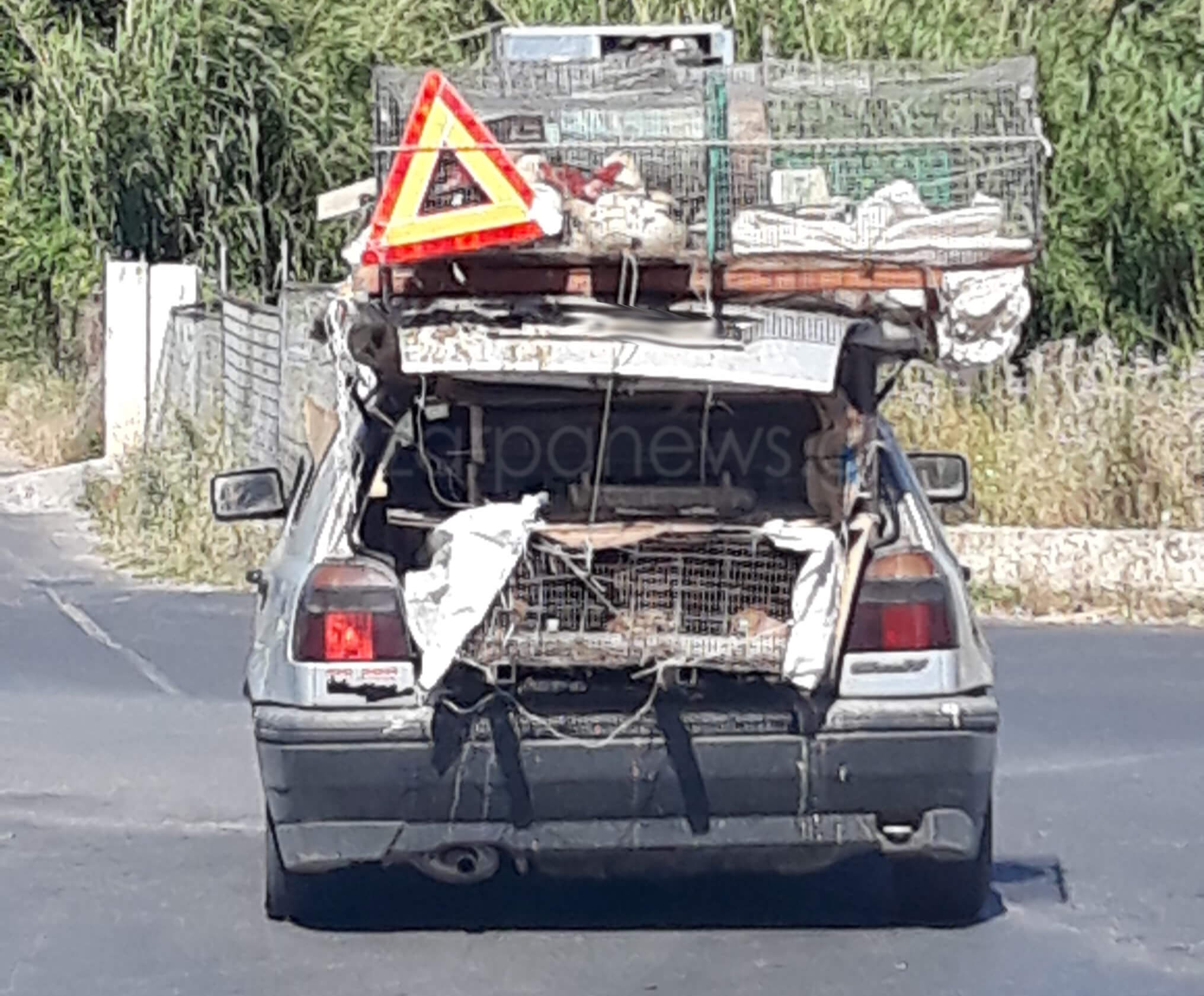 Χανιά: Ο οδηγός τους “κούφανε” – Κερασάκι στην τούρτα το προειδοποιητικό τρίγωνο που έβαλε [pics]