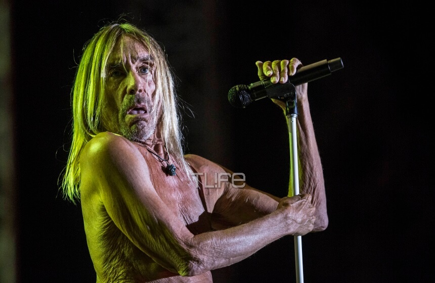 Ο Iggy Pop τραγούδησε στην Αθήνα ημίγυμνος και τους ξεσήκωσε όλους!