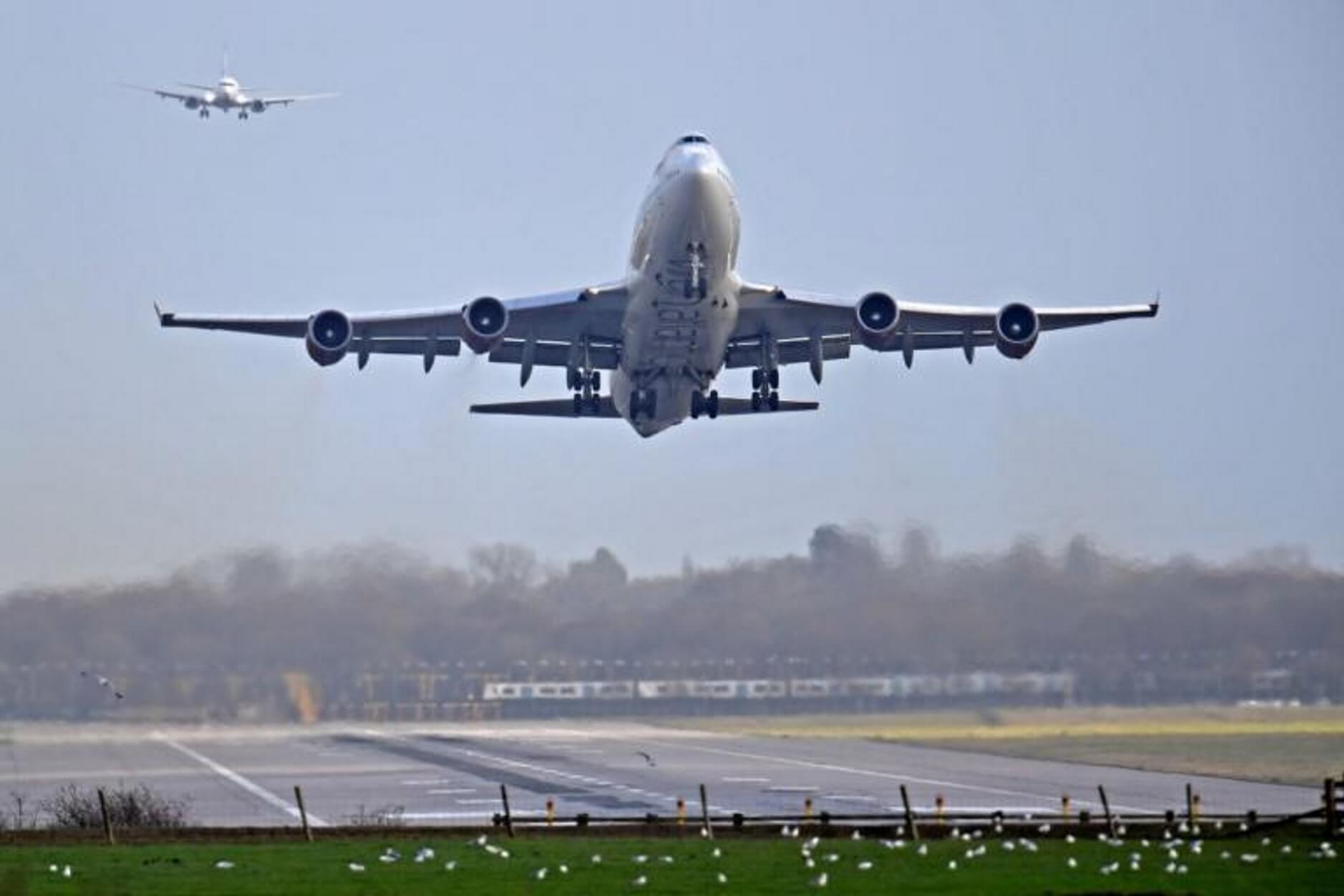Λονδίνο: Αεροπλάνο έκανε αναγκαστική προσγείωση έπειτα από απειλή για βόμβα!