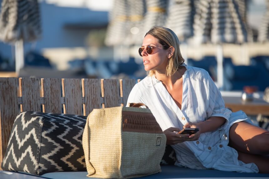 Η fashion blogger Έλενα Γαλύφα με απαράμιλλο στυλ στην Μύκονο