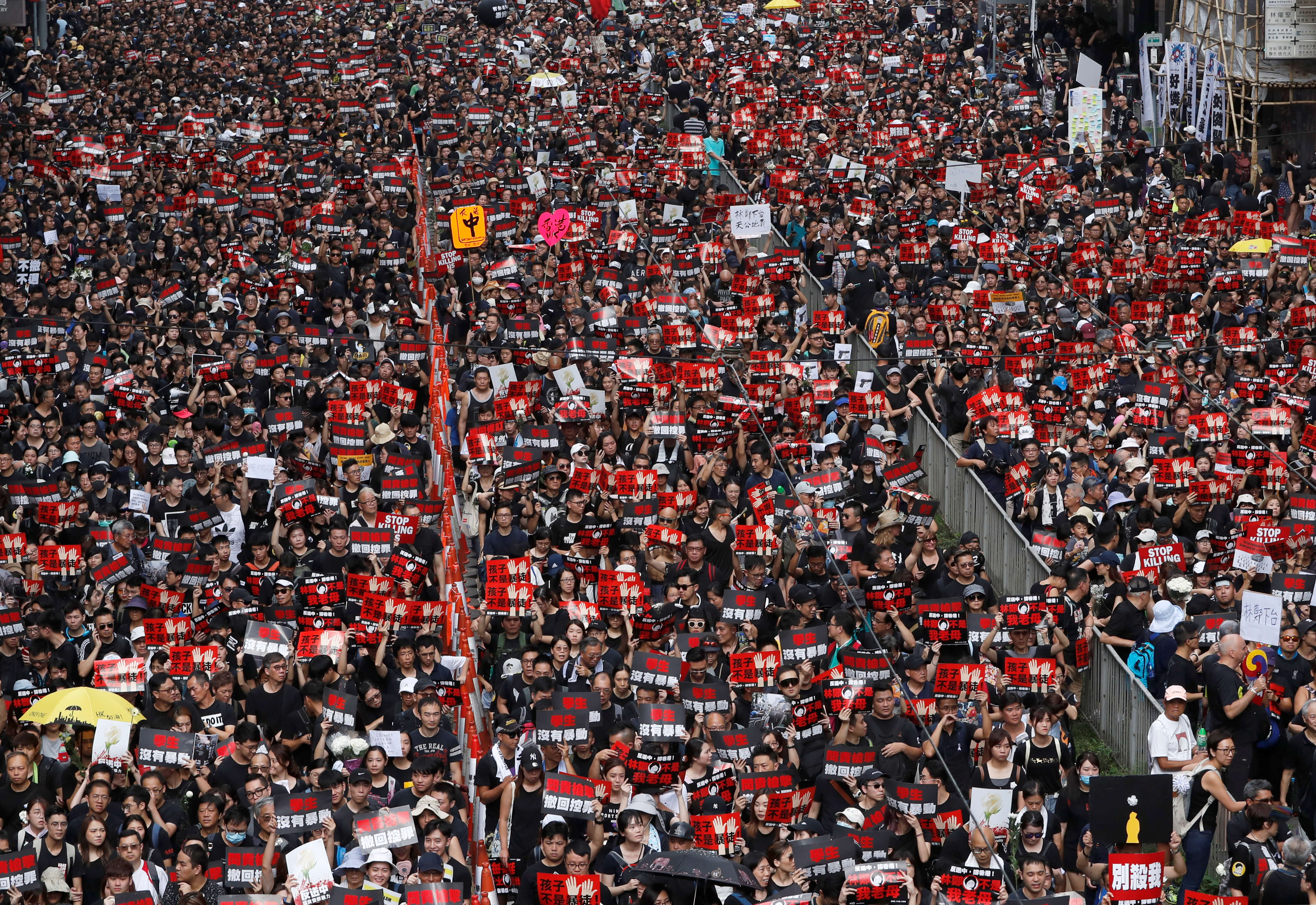 10 тыс жителей в. Митинг миллион человек. 2,5 Миллиона человек. 2 Миллиона человек. Миллион человек в одном месте.