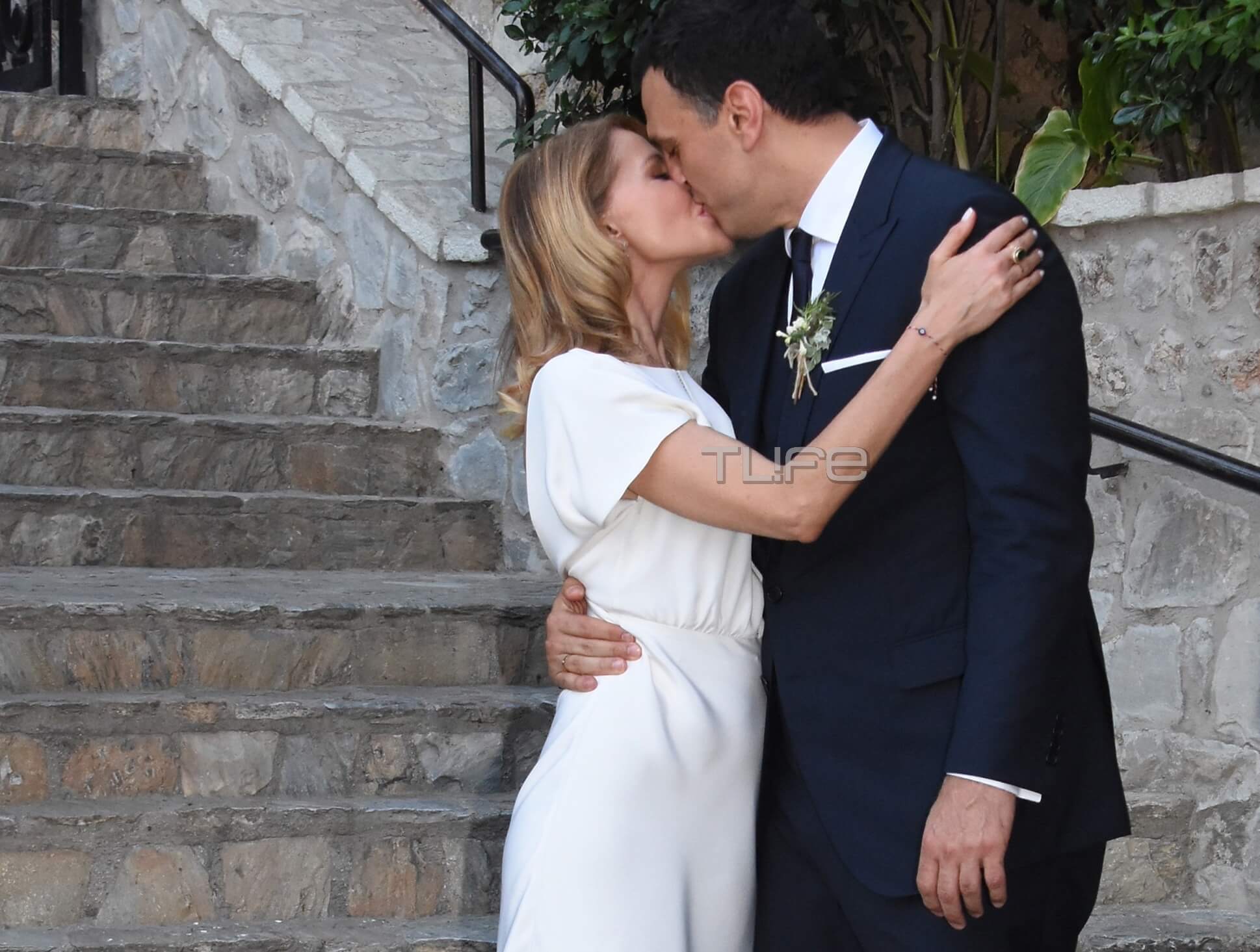 Γάμος Μπαλατσινού – Κικίλια: Δεν φαντάζεστε ποια γνωστή Ελληνίδα έπιασε την ανθοδέσμη! [pic]