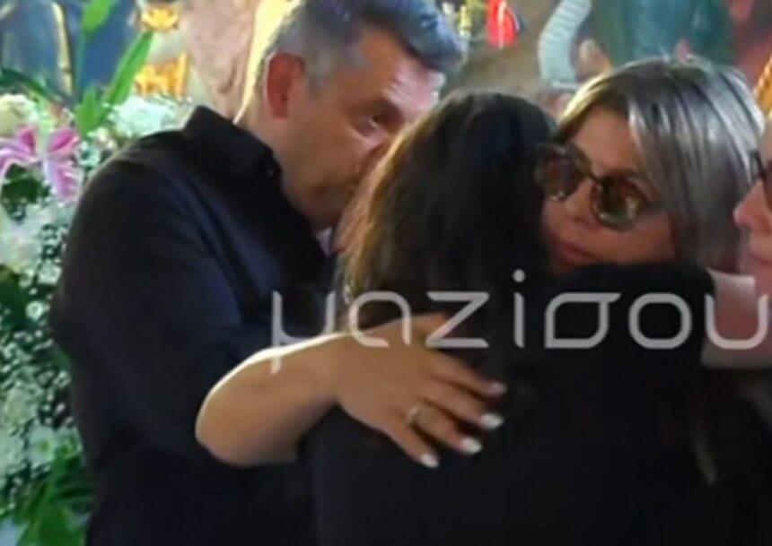 Σε κλίμα οδύνης το τελευταίο “αντίο” στον Πάνο Ζάρλα – Συντετριμμένη η μητέρα του [video]