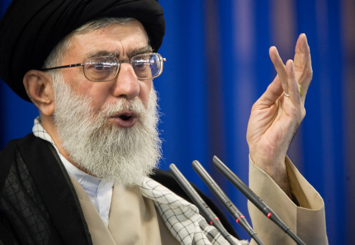Χαμενεΐ: Απάτη η πρόταση των ΗΠΑ για διαπραγματεύσεις με το Ιράν