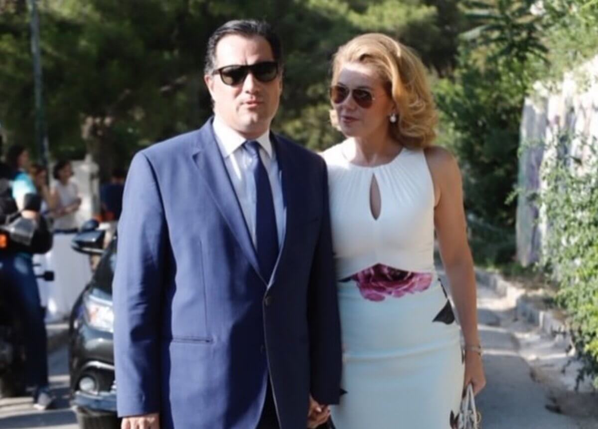 Οι ευχές της Ευγενίας Μανωλίδου στους νεόνυμφους Βασίλη Κικίλια και Τζένη Μπαλατσινού!