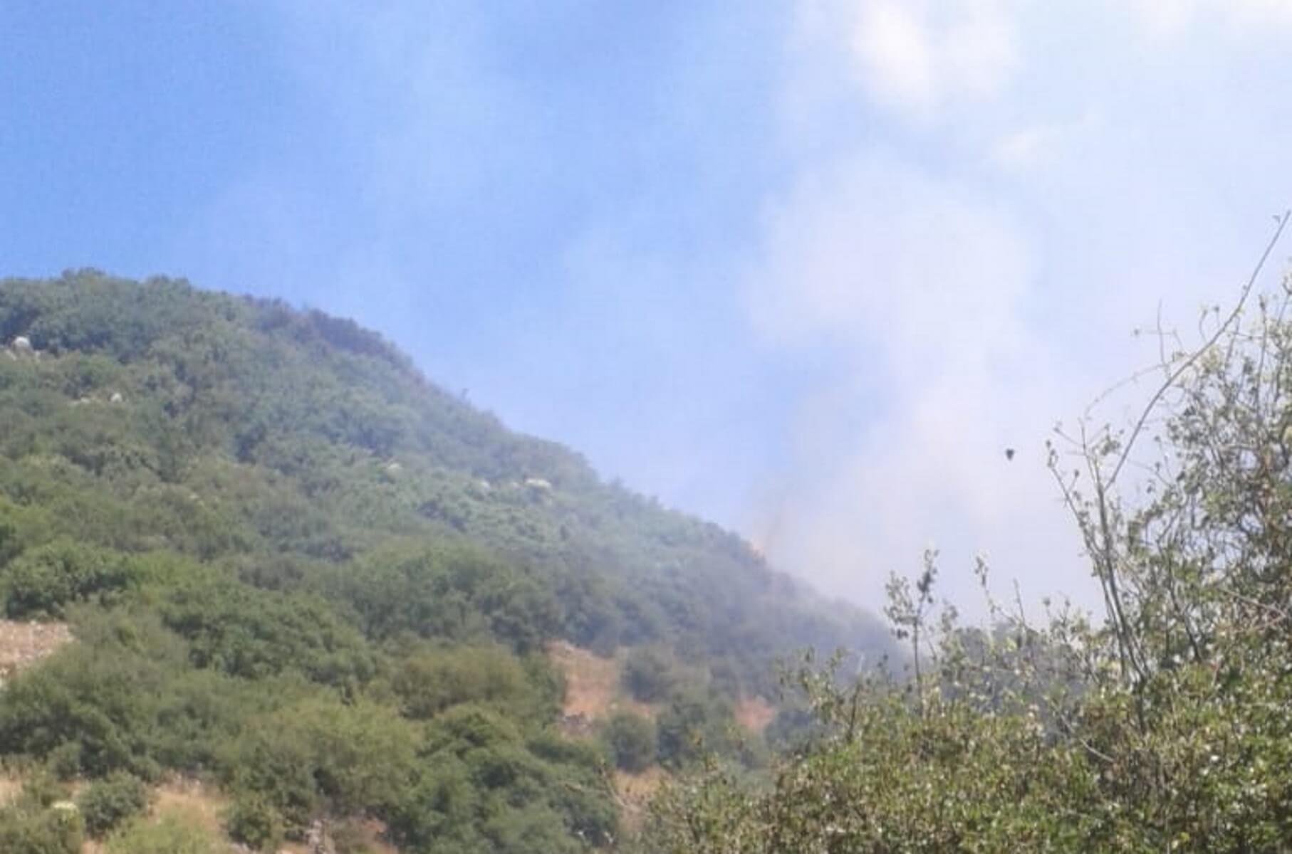 Φωτιά στα Καλάβρυτα: “Δεν απειλούνται σπίτια”