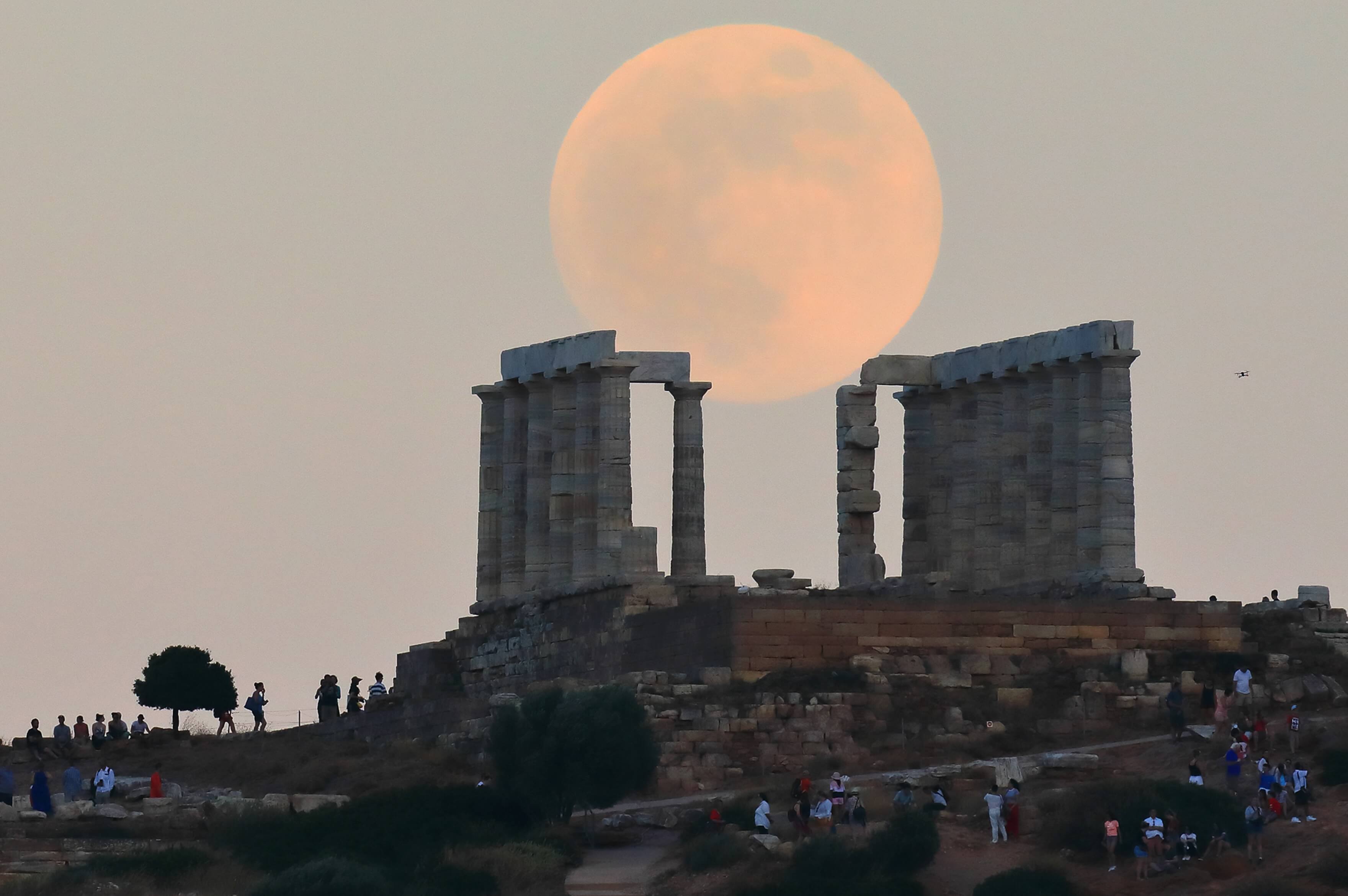 Απόψε η υπέρλαμπρη Πανσέληνος με τα τρία απίθανα παρατσούκλια!