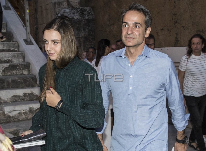 Βραδινή έξοδος για τον Κυριάκο Μητσοτάκη – Στο Ηρώδειο με την κόρη του, Σοφία [pics]