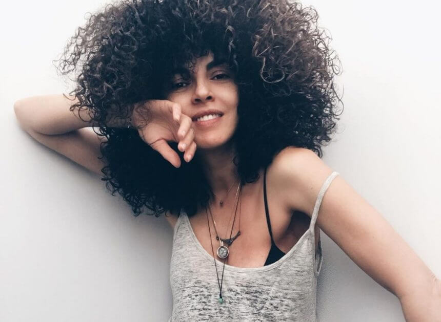 Η Μαρία Σολωμού κάνει photoshop στον εαυτό της και αυτοτρολάρεται!