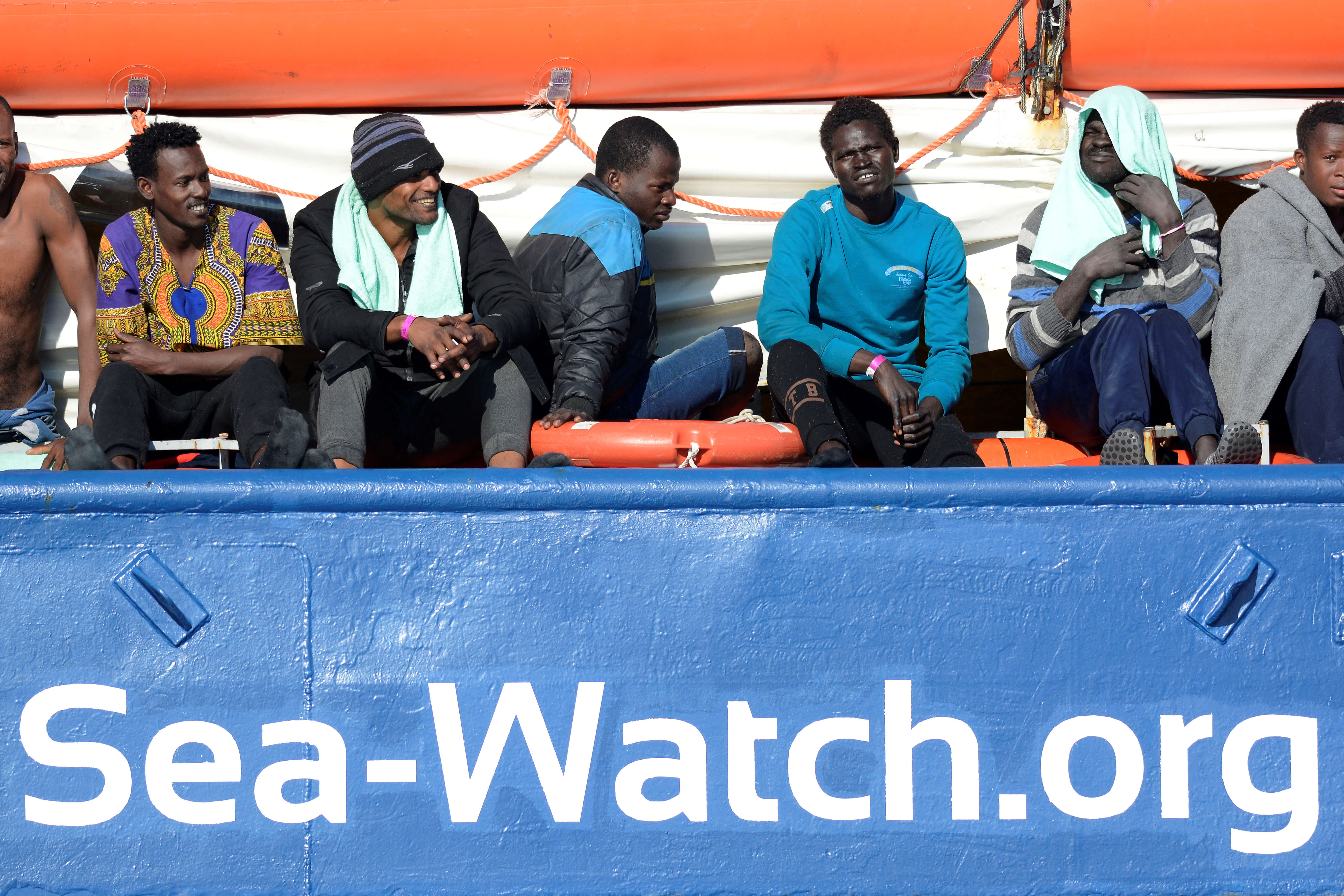 Μπλοκαρισμένο στη Λαμπεντούζα παραμένει το Sea-Watch