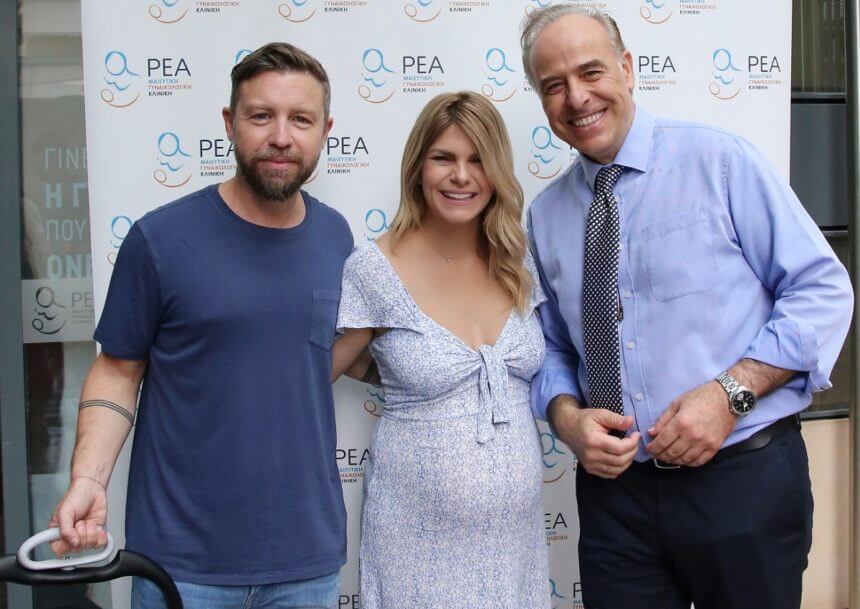 Ο Γιάννης Βαρδής και η Νατάσα Σκαφιδά πήραν εξιτήριο από το μαιευτήριο με το νεογέννητο μωρό τους!