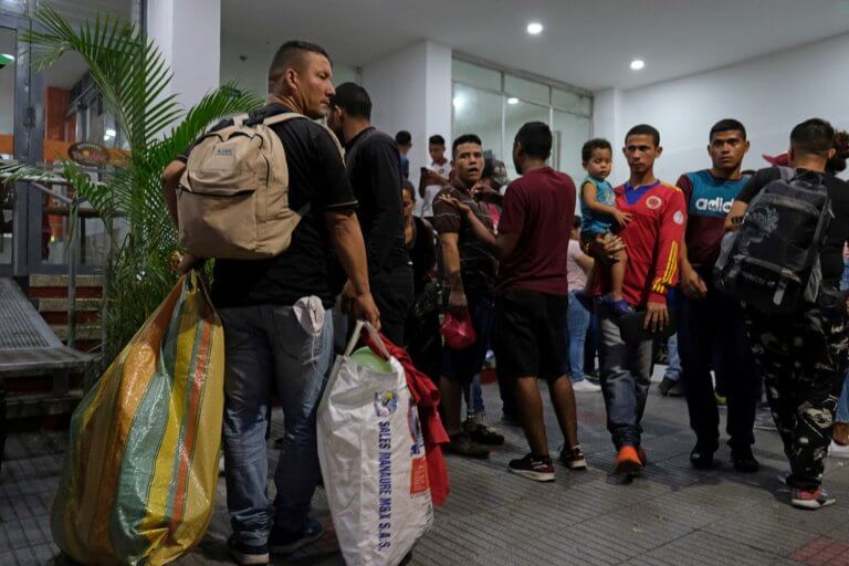 Βενεζουέλα – η μεγάλη φυγή: Τέσσερα εκατομμύρια άνθρωποι εγκατέλειψαν τη χώρα!