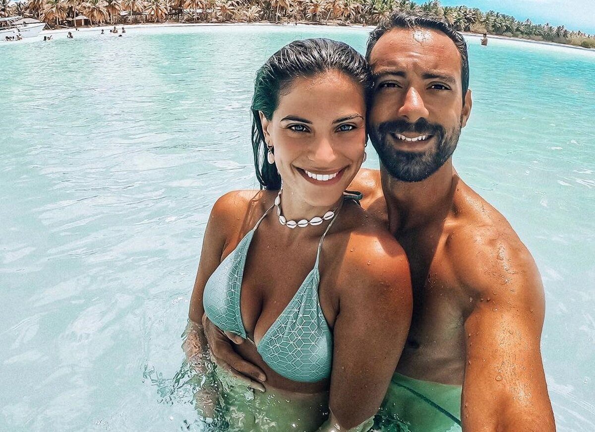 Η Χριστίνα Μπόμπα και ο Σάκης Τανιμανίδης επέστρεψαν στην Ελλάδα και δεν θα πιστέψετε τι τους συνέβη