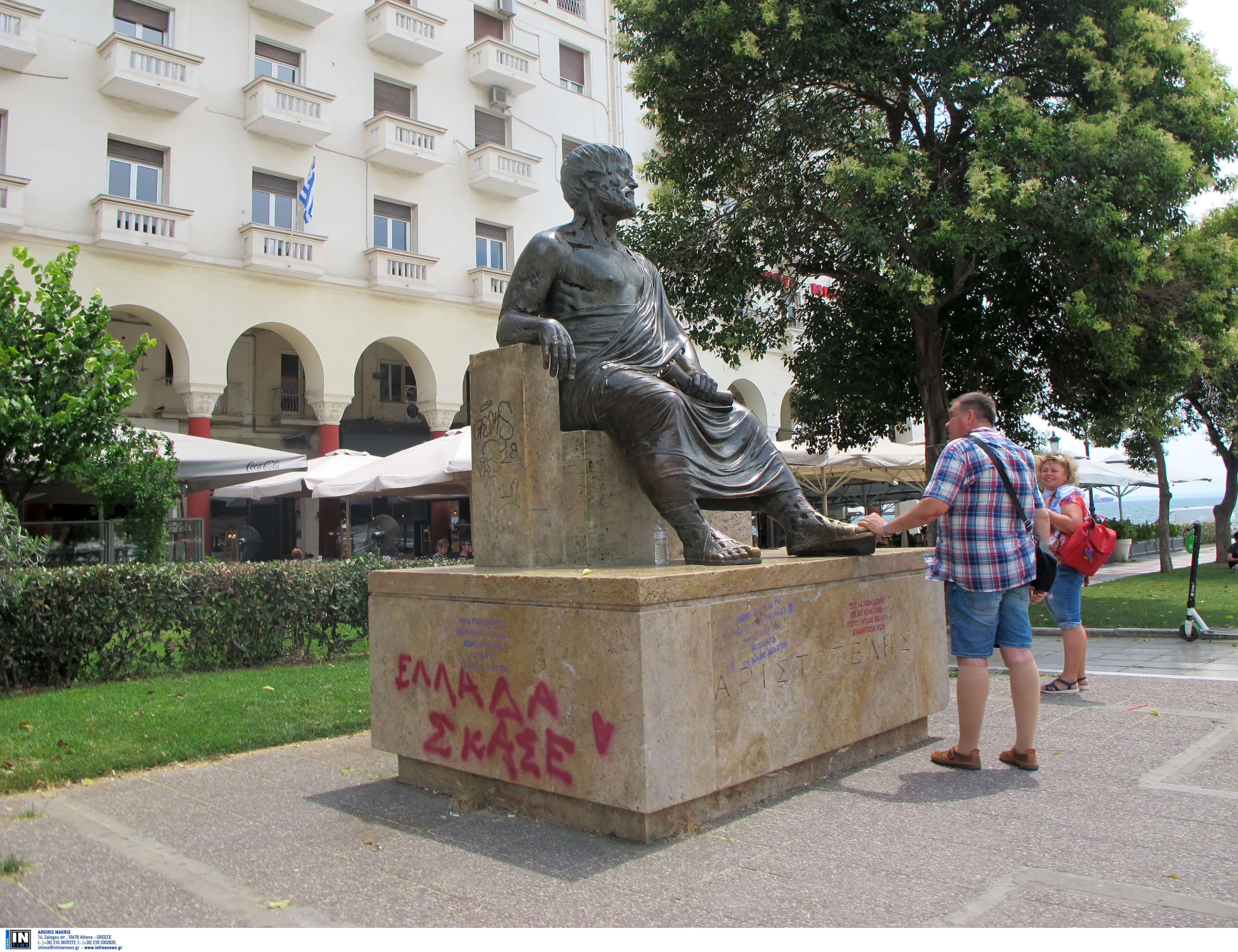 Βανδάλισαν το άγαλμα του Αριστοτέλη στη Θεσσαλονίκη [pics]