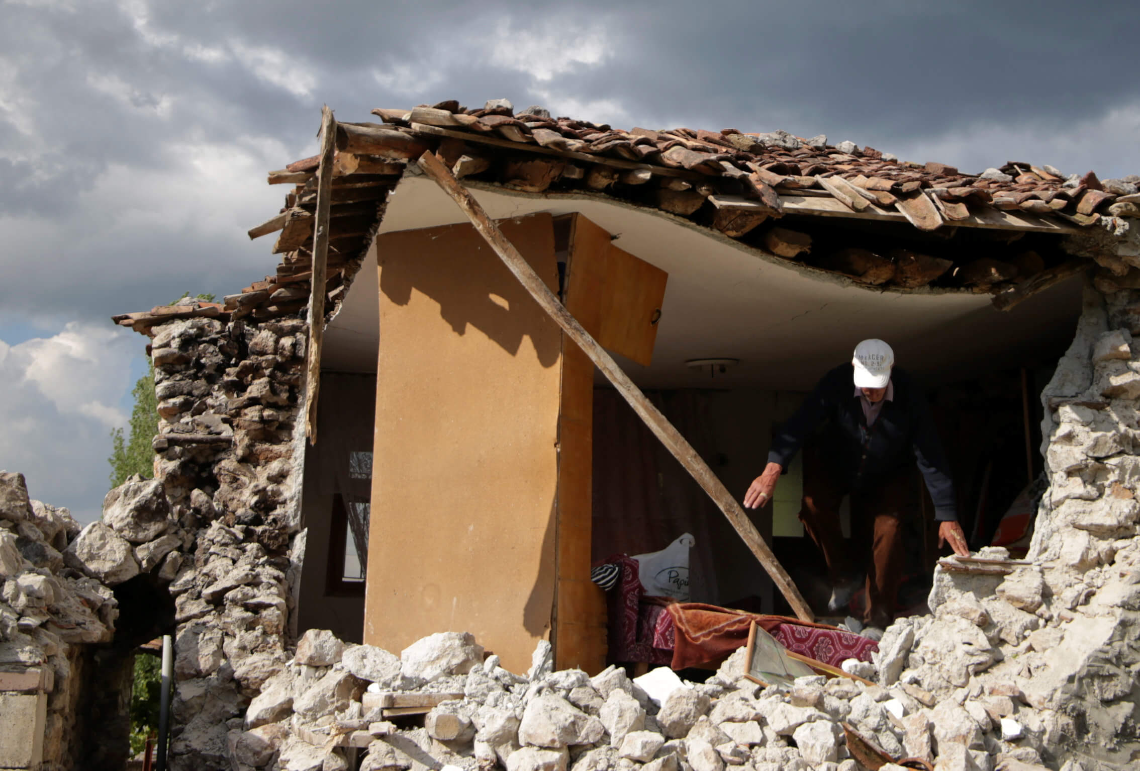 Σεισμός: 4 τραυματίες και 100 σπίτια ρημαγμένα από τις δονήσεις στα ελληνοαλβανικά σύνορα